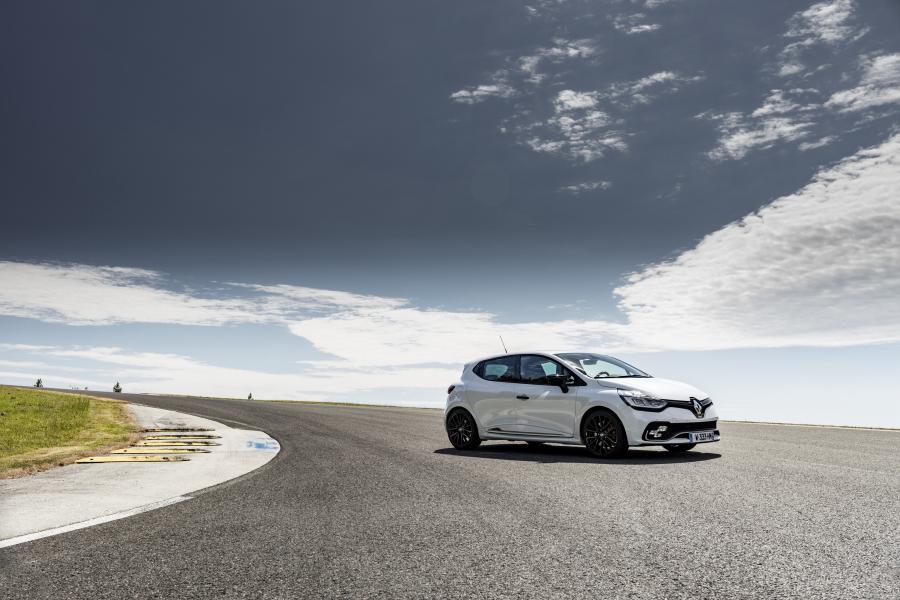  Renault Clio R.S. 220 Trophy 2016 года  (фото 25 из 25)